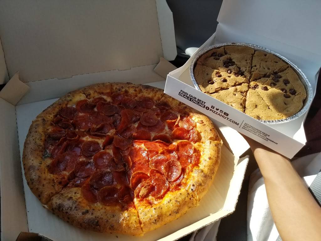 Pizza Hut | restaurant | 7136 Van Nuys Blvd, Van Nuys, CA 91405, USA | 8187790400 OR +1 818-779-0400