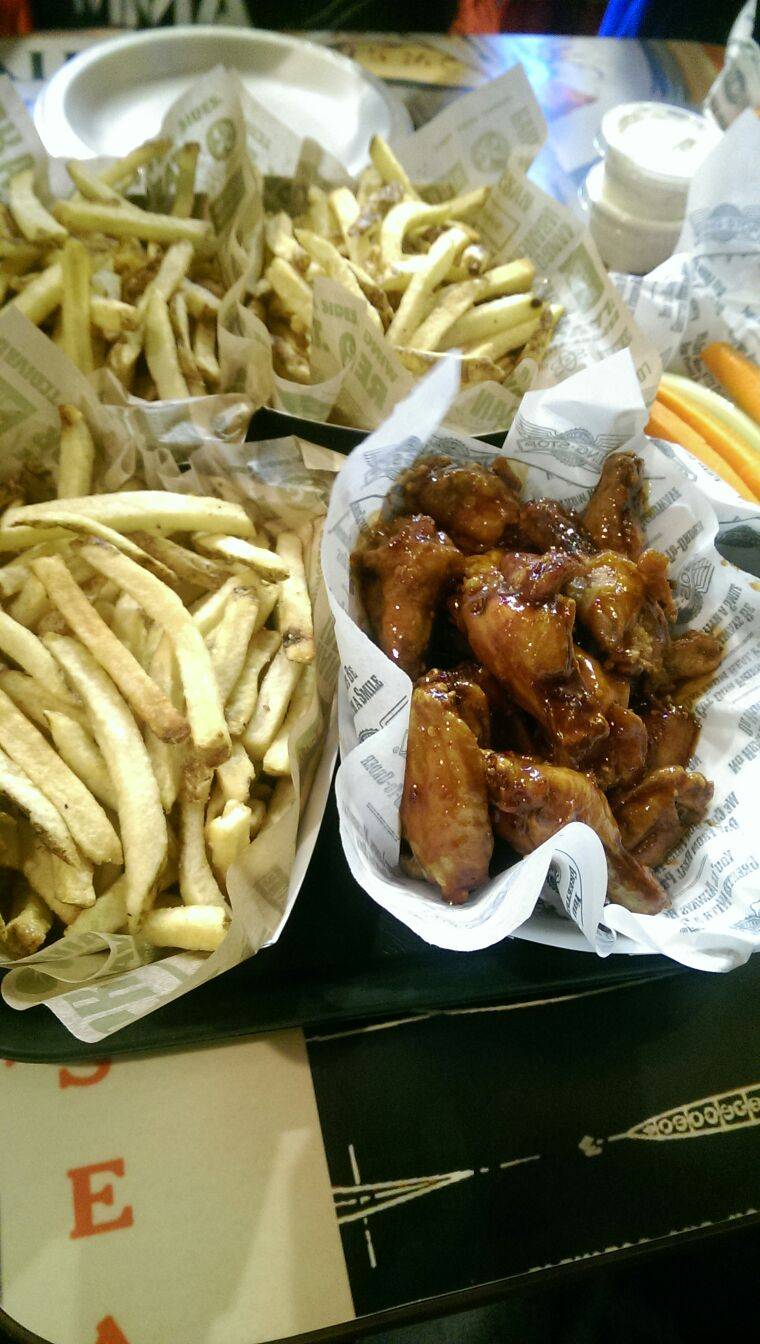 Wingstop | restaurant | 17W629 E Roosevelt Rd, Oakbrook Terrace, IL 60181, USA | 6306329464 OR +1 630-632-9464