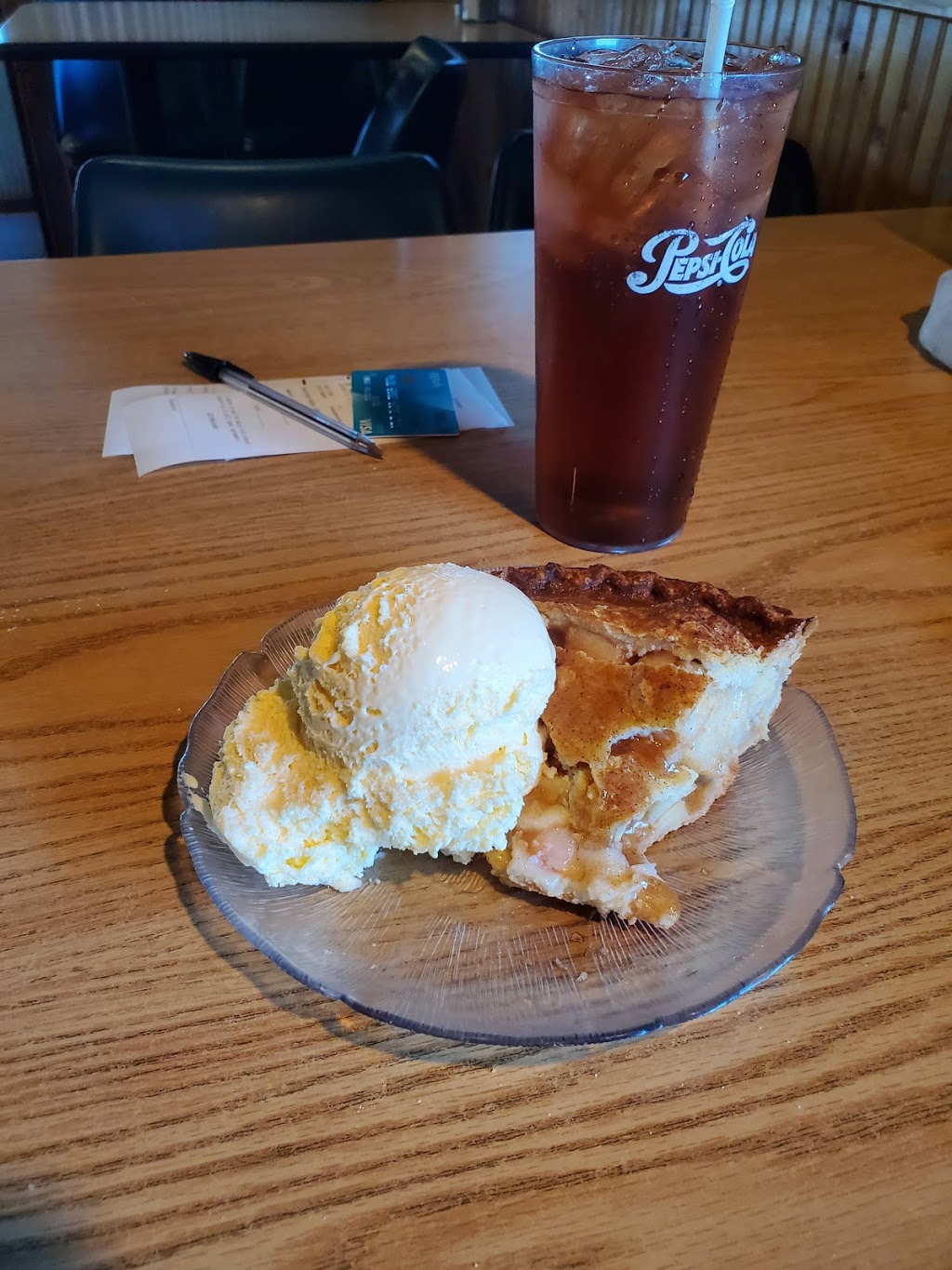 Marlins Family Restaurant | restaurant | 3850 N Cliff Ave, Sioux Falls, SD 57104, USA | 6053327259 OR +1 605-332-7259