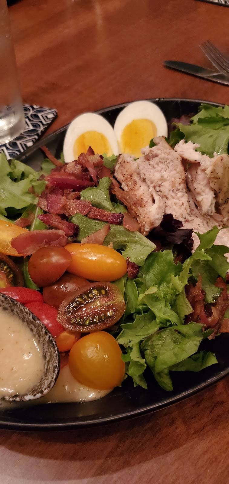 Moniker 86 Social Club | restaurant | 821 3rd Ave SE, Cedar Rapids, IA 52403, USA | 3192008686 OR +1 319-200-8686