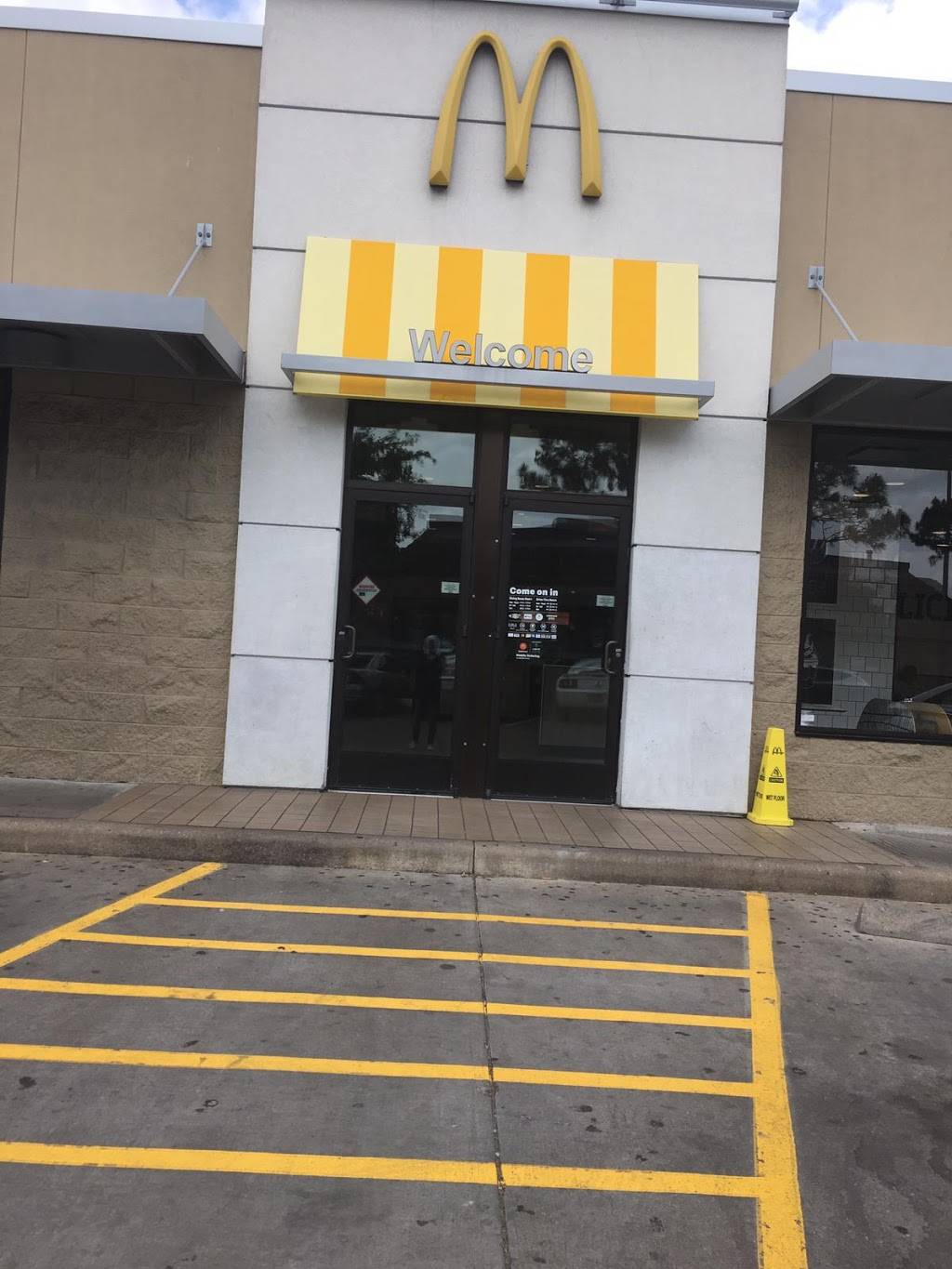 McDonalds | cafe | 7606 Westheimer Rd, Houston, TX 77057, USA | 7137857606 OR +1 713-785-7606
