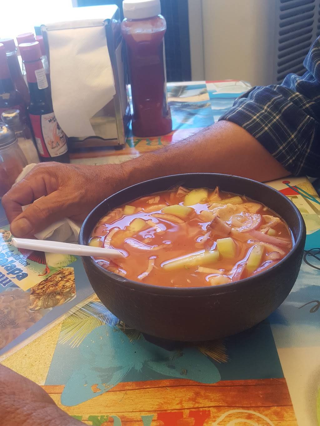 Mariscos La Palapa | restaurant | 1417 N 27th Ave, Phoenix, AZ 85009, USA | 6232970376 OR +1 623-297-0376