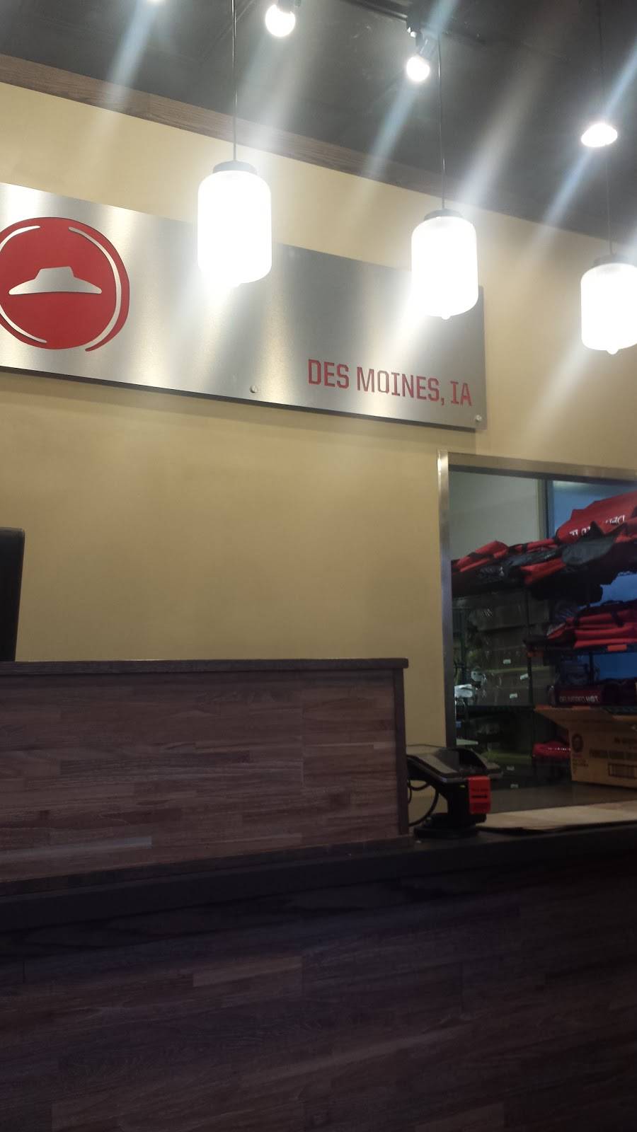 Pizza Hut | meal takeaway | 2564 Hubbell Ave, Des Moines, IA 50317, USA | 5152621000 OR +1 515-262-1000