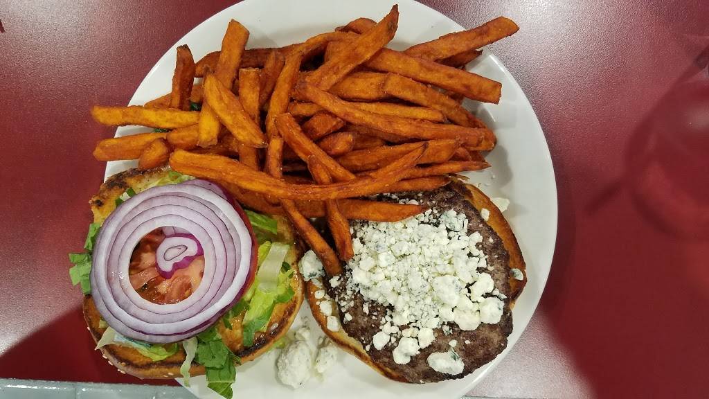 Mikes At The Crossroads | restaurant | 2109, 840 Petaluma Blvd N, Petaluma, CA 94952, USA | 7077788222 OR +1 707-778-8222