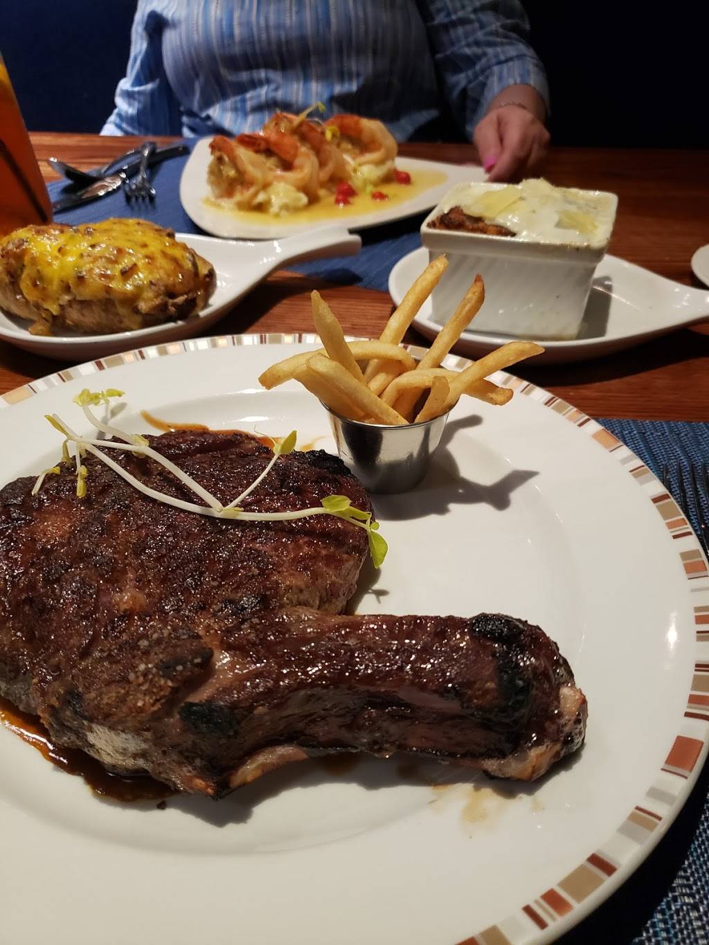 Coast and Main Seafood and Chophouse | restaurant | 705 Mall Cir Dr, Monroeville, PA 15146, USA | 4123806022 OR +1 412-380-6022