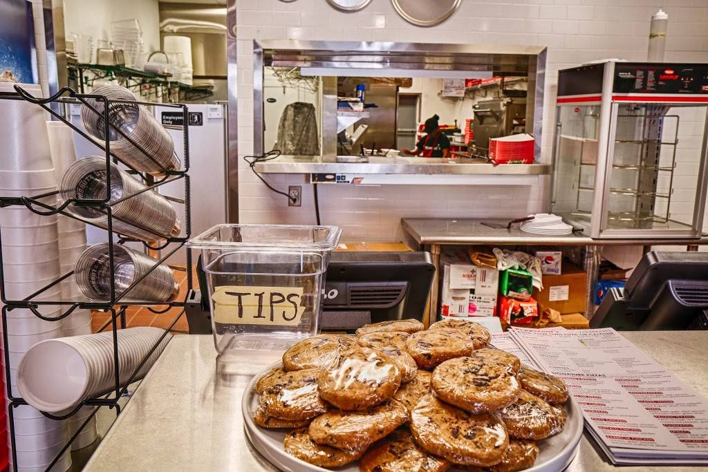 Pepperonis | restaurant | 8502 S Main St, Houston, TX 77025, USA | 7136645353 OR +1 713-664-5353