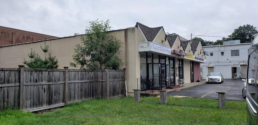 Chickys Grill and Pizza | restaurant | 19 Cedar Heights Rd, Stamford, CT 06905, USA | 2039688166 OR +1 203-968-8166