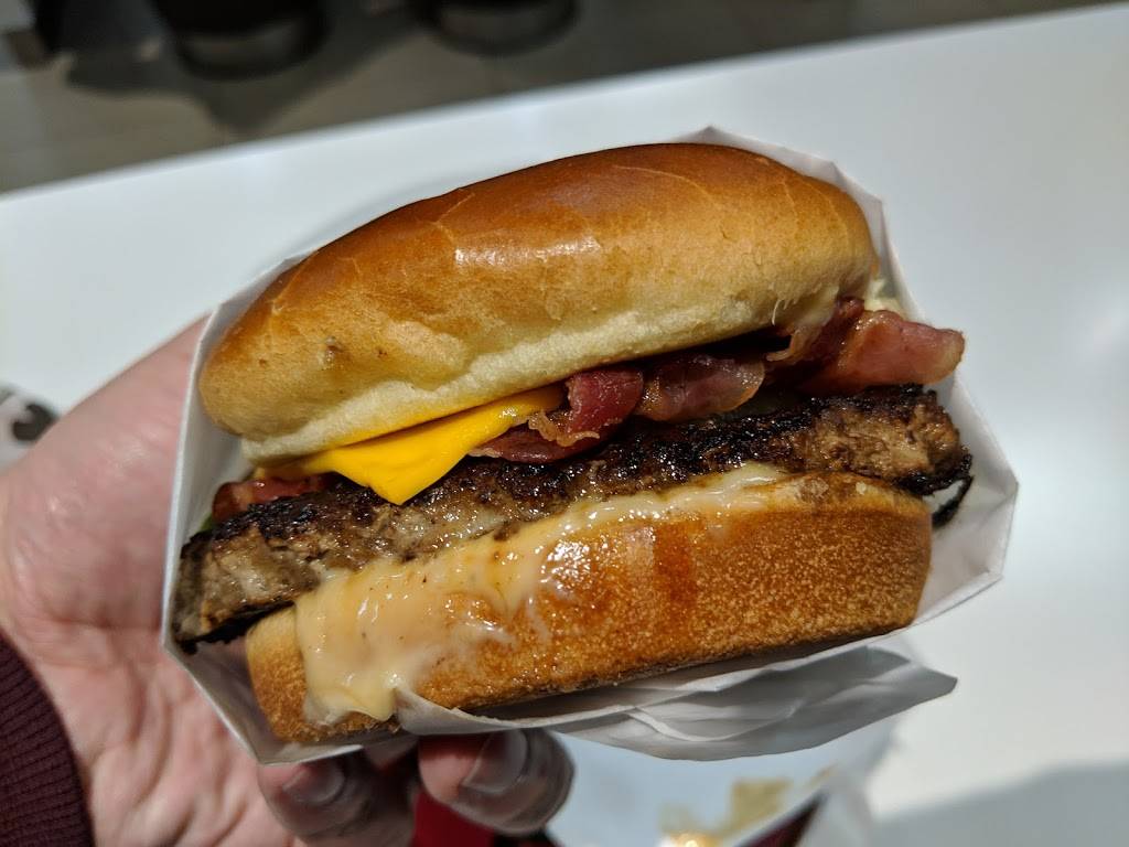 Jollibee | restaurant | 8261 Woodman Ave, Panorama City, CA 91402, USA | 8184429403 OR +1 818-442-9403