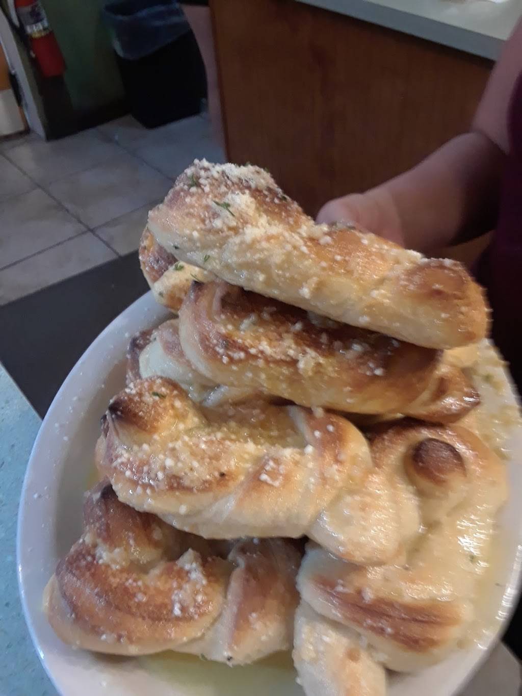 Albertos Pizzeria Italian Restaurant | restaurant | 1501 S Ridgewood Ave, Edgewater, FL 32132, USA | 3864241514 OR +1 386-424-1514