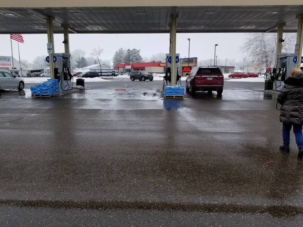 Holiday Stationstores | cafe | 1185 Main St S, Sauk Centre, MN 56378, USA | 3203526655 OR +1 320-352-6655