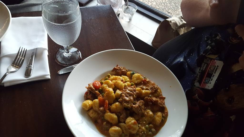 Ludals Italian Restaurant | restaurant | 28 Broadway, North Haven, CT 06473, USA | 2032341814 OR +1 203-234-1814