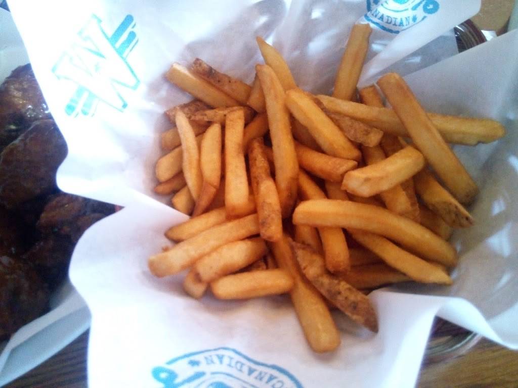 Wild Wing | restaurant | 13461 Yonge St, Richmond Hill, ON L4E 0L2, Canada | 9057734929 OR +1 905-773-4929