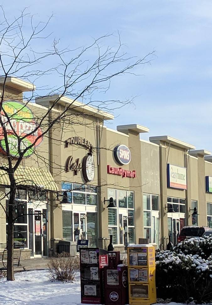 Zoureens Cafe | restaurant | 320 McArthur Ave., Vanier, ON K1L 5G2, Canada | 6136679209 OR +1 613-667-9209