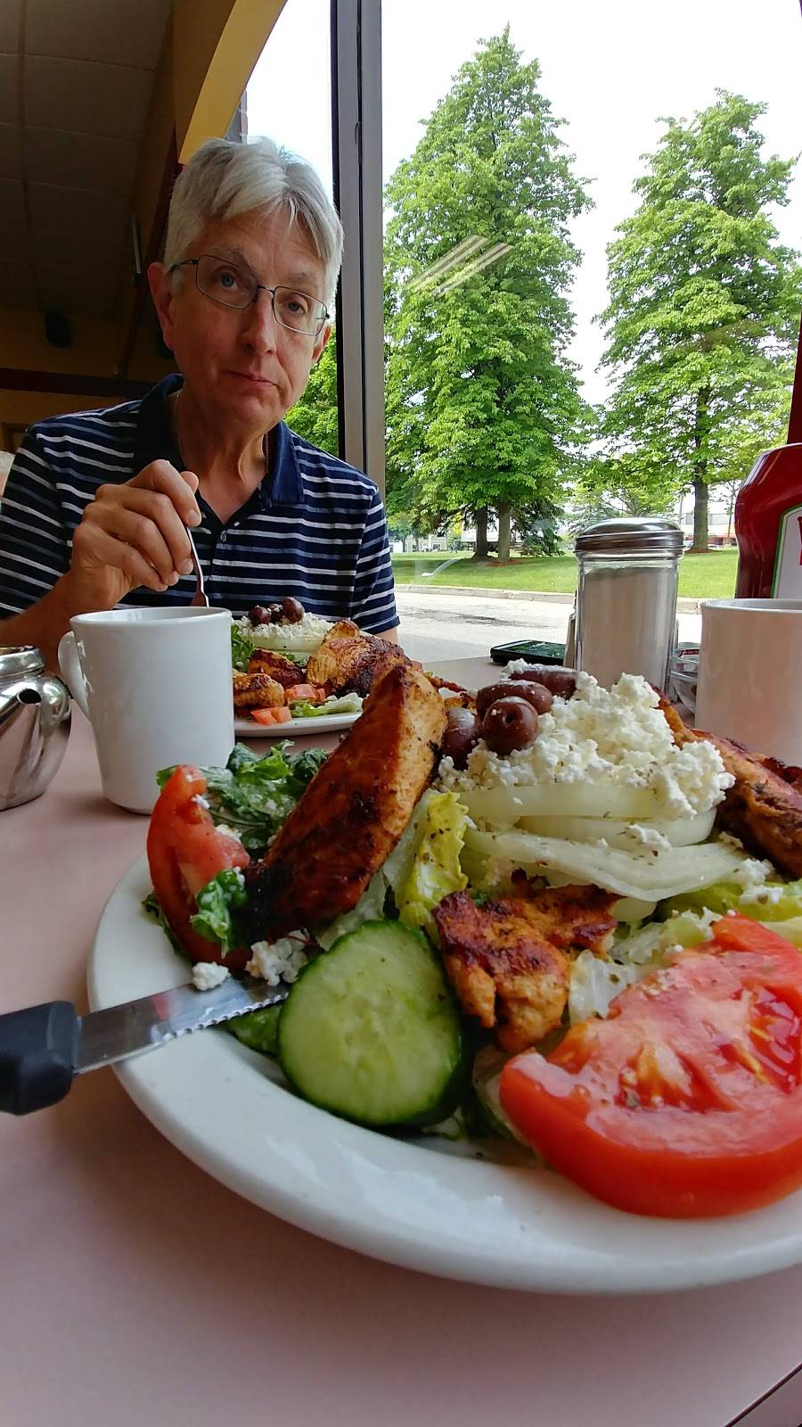 Sunset Grill | restaurant | 235 Bayly St W, Ajax, ON L1S 3K3, Canada | 9054282265 OR +1 905-428-2265