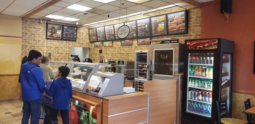 Subway | meal takeaway | 3004 Issaquah-Pine Lake Rd SE, Sammamish, WA 98075, USA | 4255576601 OR +1 425-557-6601
