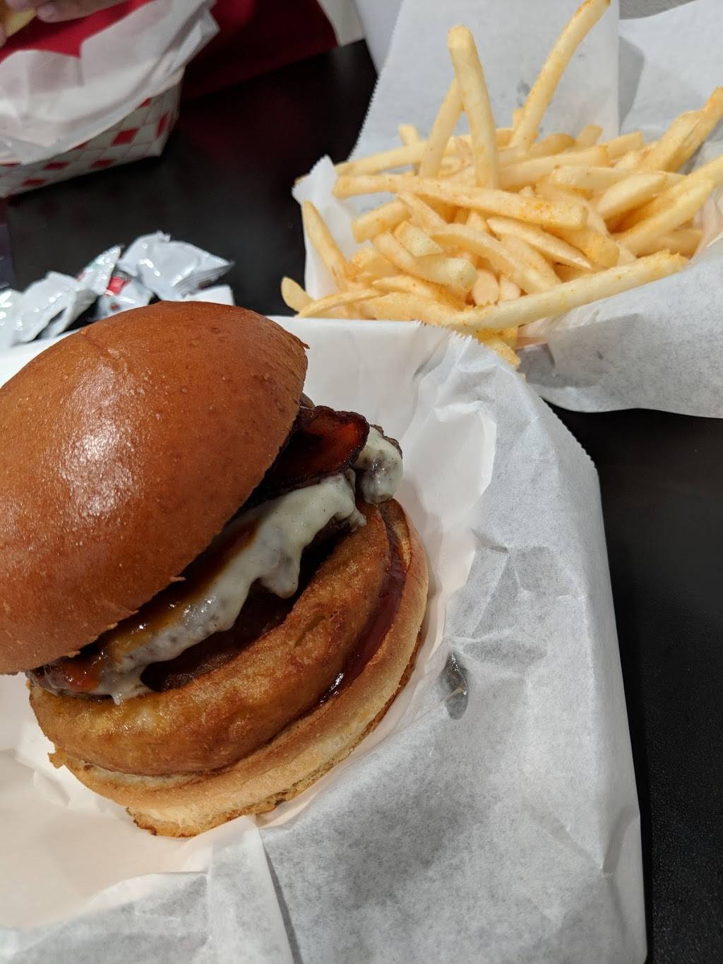 Hungry Hut | restaurant | 42008 Tollhouse Rd, Shaver Lake, CA 93664, USA | 5598413222 OR +1 559-841-3222