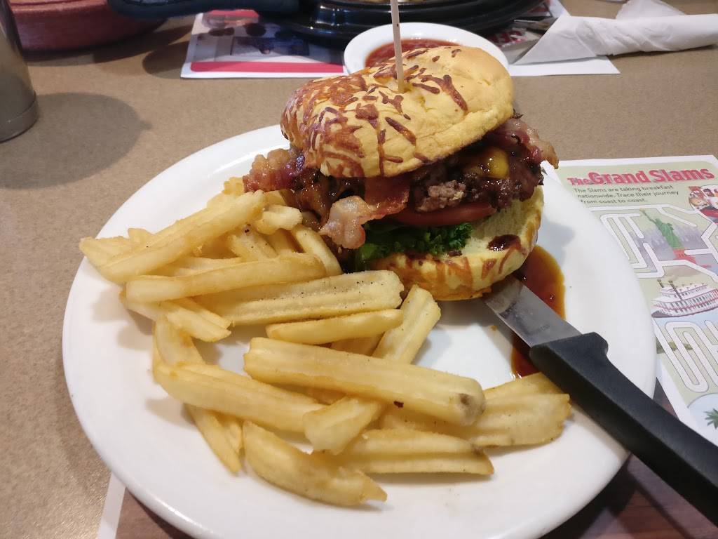 Dennys | restaurant | 1303 Armour Rd, Bourbonnais, IL 60914, USA | 8159379304 OR +1 815-937-9304