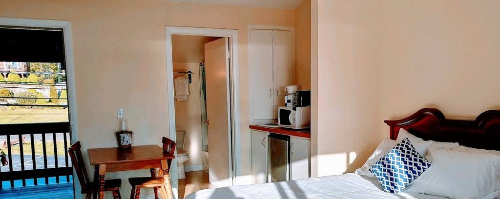 Smuggler’s Cove Inn | restaurant | 727 Ocean Point Rd, East Boothbay, ME 04544, USA | 2076332800 OR +1 207-633-2800