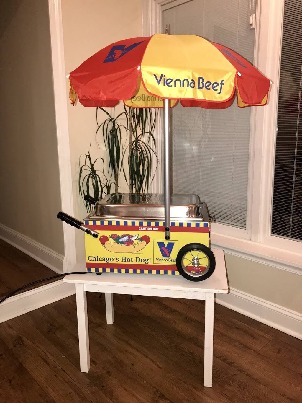 Hubbys Dog House | meal takeaway | 208 S Main St, Mt Prospect, IL 60056, USA | 8477493878 OR +1 847-749-3878