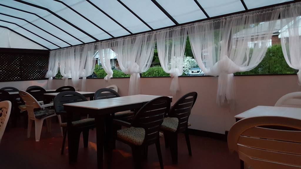 Pauls Spaghetti | restaurant | 488 Cosburn Ave, East York, ON M4J 2N5, Canada | 4164224362 OR +1 416-422-4362