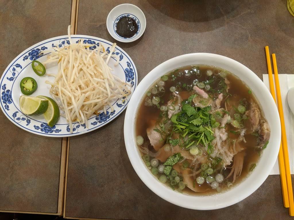 Luckys Pho | restaurant | 3414 Fremont Ave N, Seattle, WA 98103, USA | 2065475125 OR +1 206-547-5125