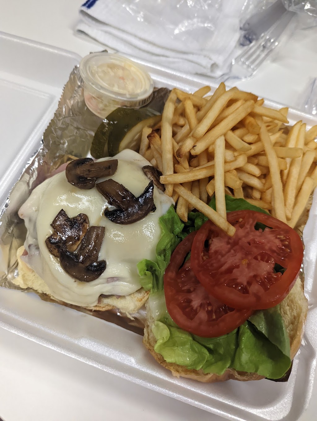 Willis grille | restaurant | 249 E Broad St, Tamaqua, PA 18252, USA | 5708102250 OR +1 570-810-2250