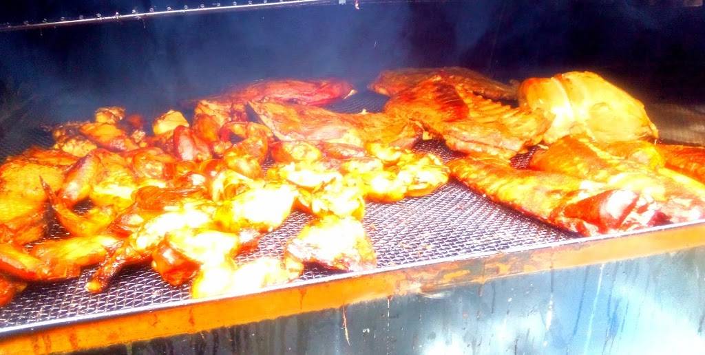 The Nashville SmokeHouse | restaurant | 2700 Tucker Rd, Nashville, TN 37218, USA | 6158669036 OR +1 615-866-9036