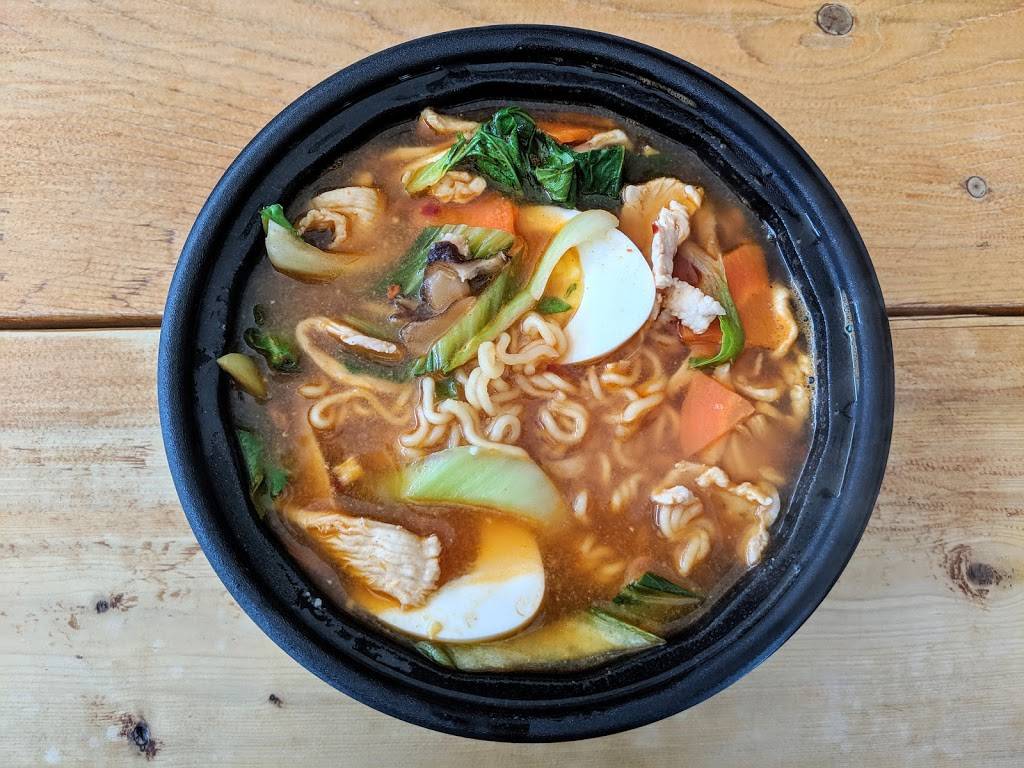 Nom Nom Kitchen | restaurant | 2160 Montreal Rd #4, Gloucester, ON K1J 1G4, Canada | 6132871111 OR +1 613-287-1111