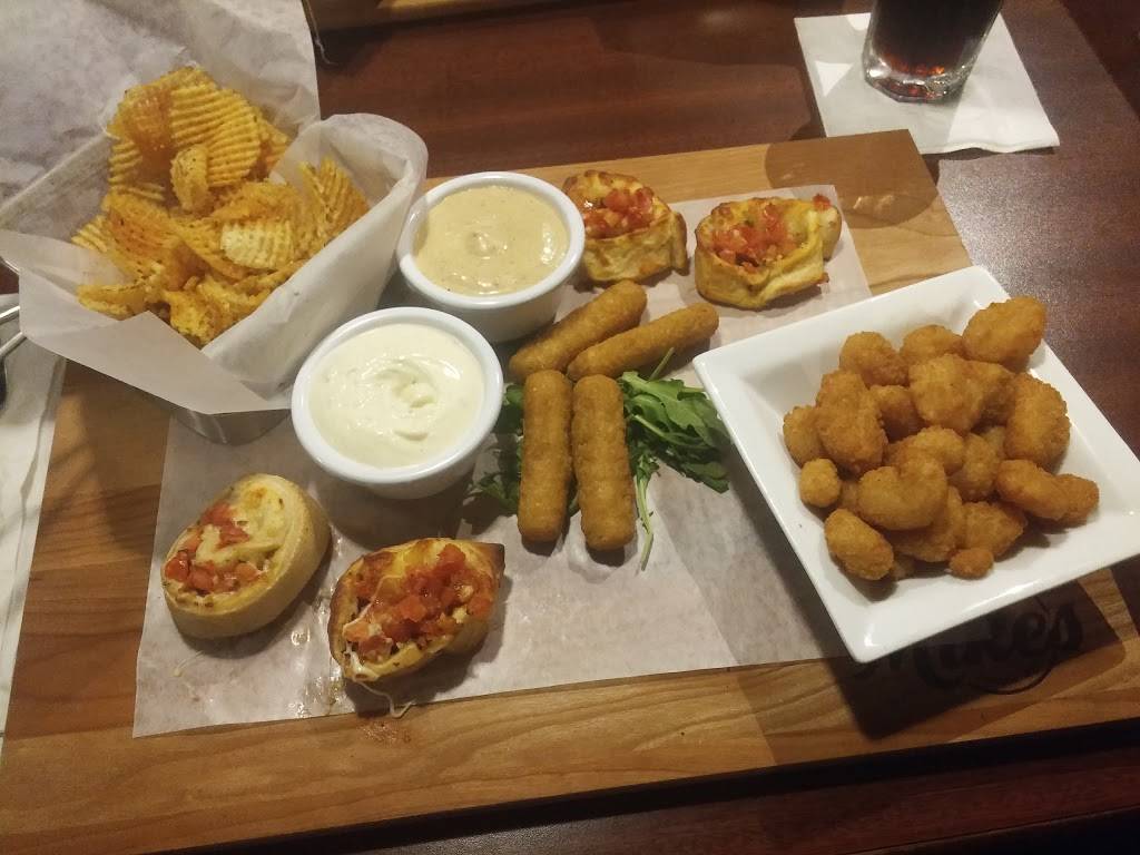 Mikes | restaurant | 1705 Rue King Ouest, Sherbrooke, QC J1J 2C8, Canada | 8195641090 OR +1 819-564-1090