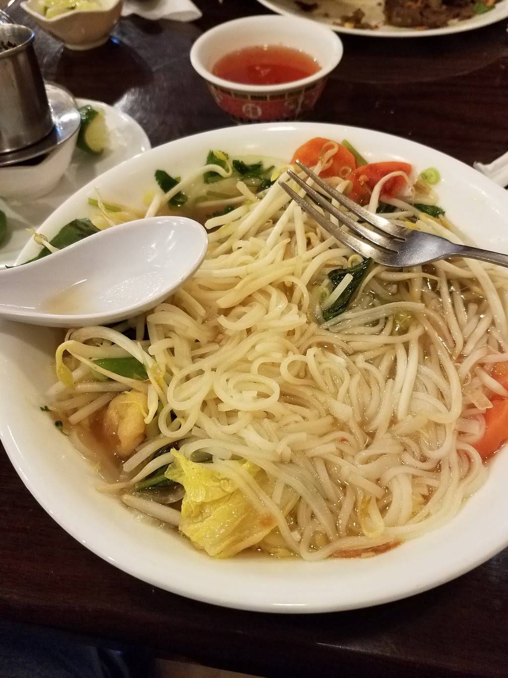 Life Pho | restaurant | 484 Ritchie Hwy, Severna Park, MD 21146, USA | 4105448884 OR +1 410-544-8884