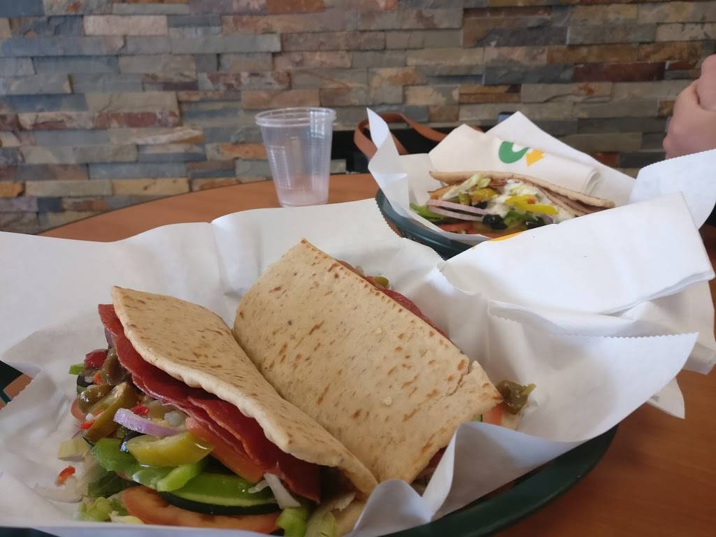 Subway Restaurants | restaurant | 9517 W Higgins Rd, Rosemont, IL 60018, USA | 8472920877 OR +1 847-292-0877