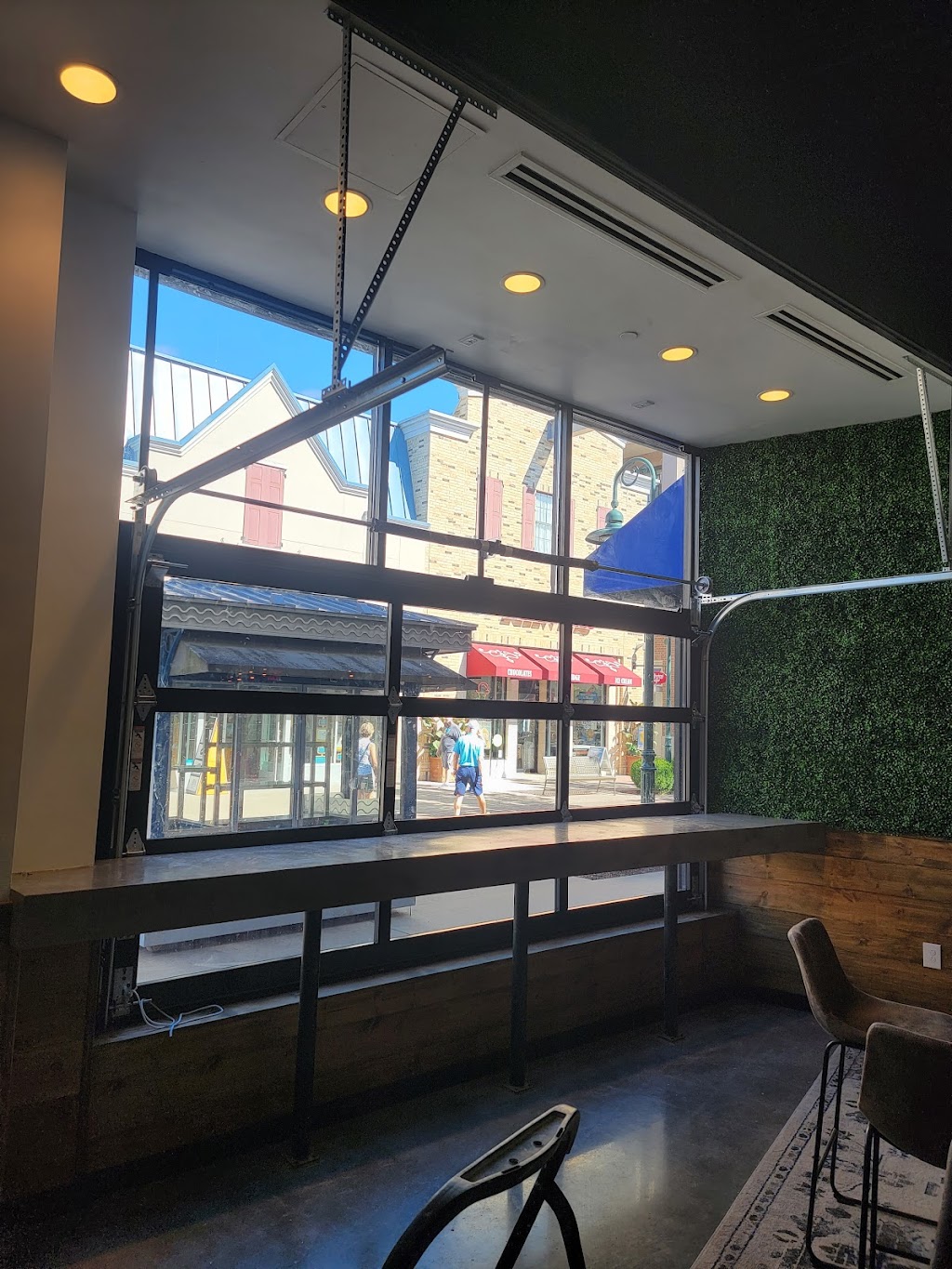 Seven Arrows Taproom - Branson Landing | restaurant | 331 Branson Landing Blvd, Branson, MO 65616, USA | 4175441202 OR +1 417-544-1202