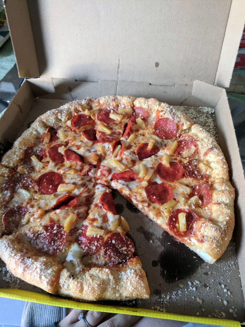 Hungry Howies Pizza | meal delivery | 37265 S Groesbeck Hwy, Clinton Twp, MI 48036, USA | 5864636300 OR +1 586-463-6300