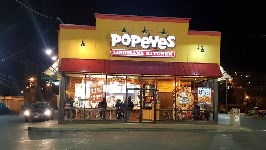 Popeyes Louisiana Kitchen | restaurant | 300 E 35th St, Chicago, IL 60616, USA | 3124881212 OR +1 312-488-1212
