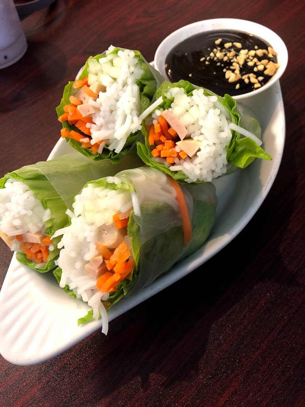 Muang Thai Restaurant | restaurant | 2637 N Clairemont Ave, Eau Claire, WI 54703, USA | 7155142843 OR +1 715-514-2843