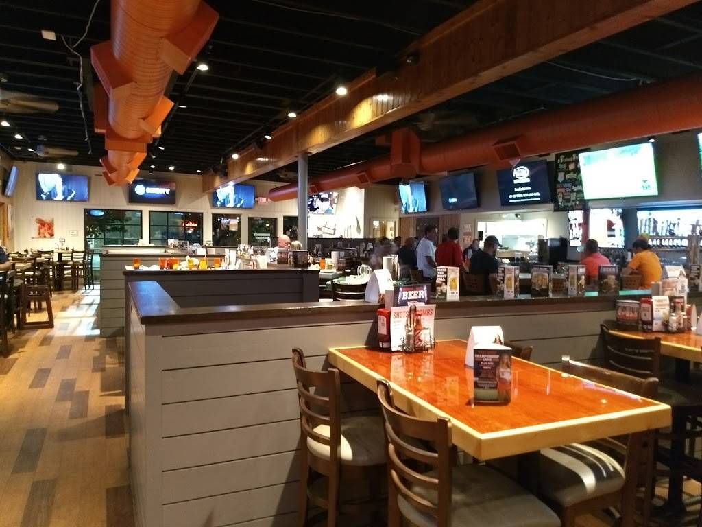 Hooters | restaurant | 205 W Day Rd, Mishawaka, IN 46545, USA | 5742525432 OR +1 574-252-5432