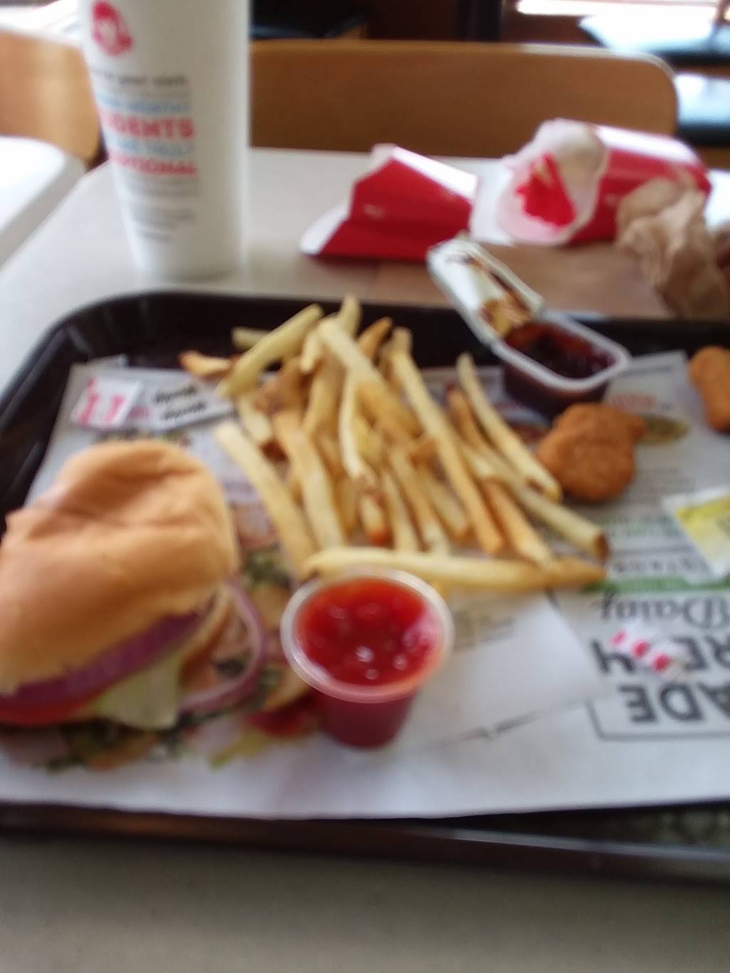 Wendys | restaurant | 657 W Main St, Norwich, CT 06360, USA | 8602374075 OR +1 860-237-4075