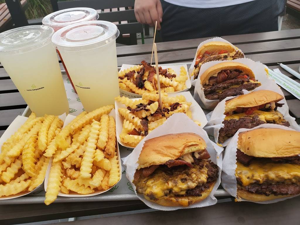 Shake Shack | restaurant | 850 W Big Beaver Rd, Troy, MI 48084, USA | 2488171529 OR +1 248-817-1529