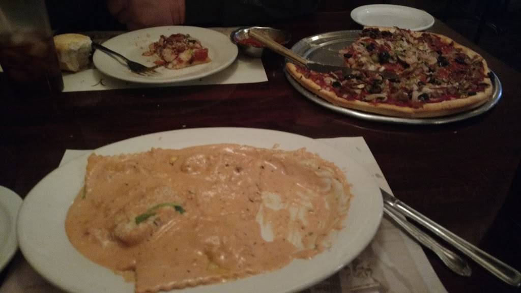 Anna Marias Italian Restaurant | restaurant | 823 Gardner St, South Beloit, IL 61080, USA | 8153892645 OR +1 815-389-2645