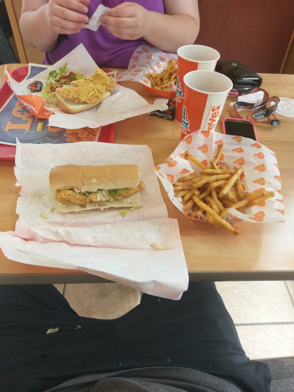 Popeyes Louisiana Kitchen | restaurant | 1747 S Cherry Ln, White Settlement, TX 76108, USA | 8172464516 OR +1 817-246-4516