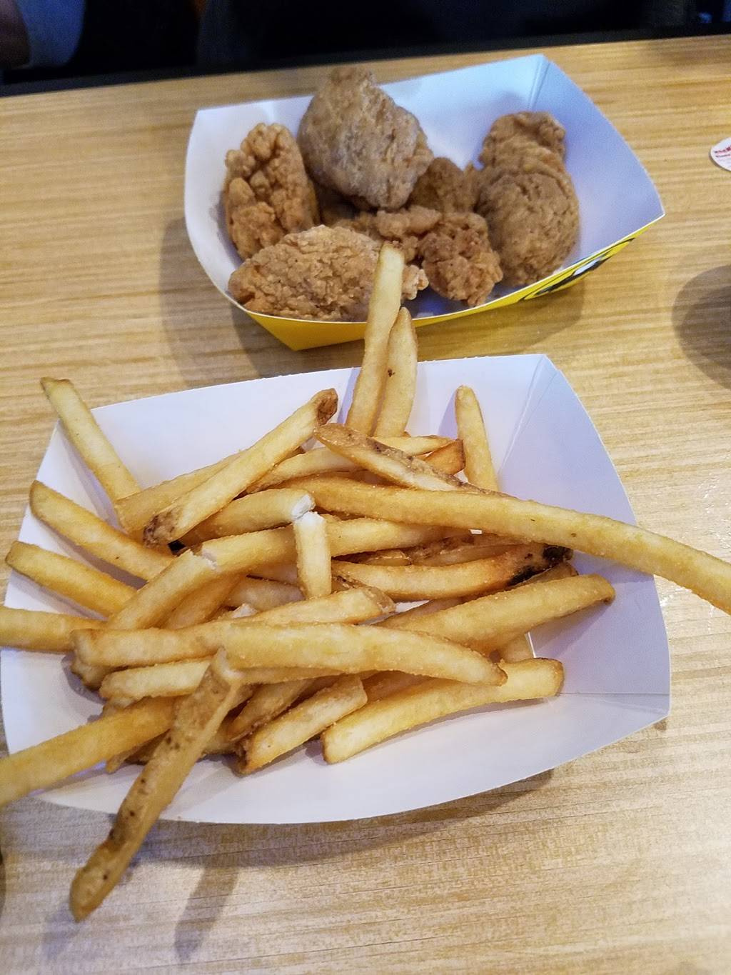 Buffalo Wild Wings | meal takeaway | 2900 S 25th St, Clinton, IA 52732, USA | 5632423002 OR +1 563-242-3002