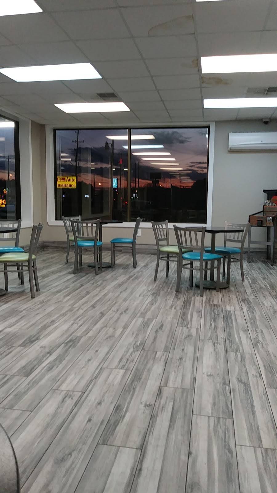 Dixie Queen | restaurant | 5740 Mt Moriah Rd, Memphis, TN 38115, USA | 9016129666 OR +1 901-612-9666