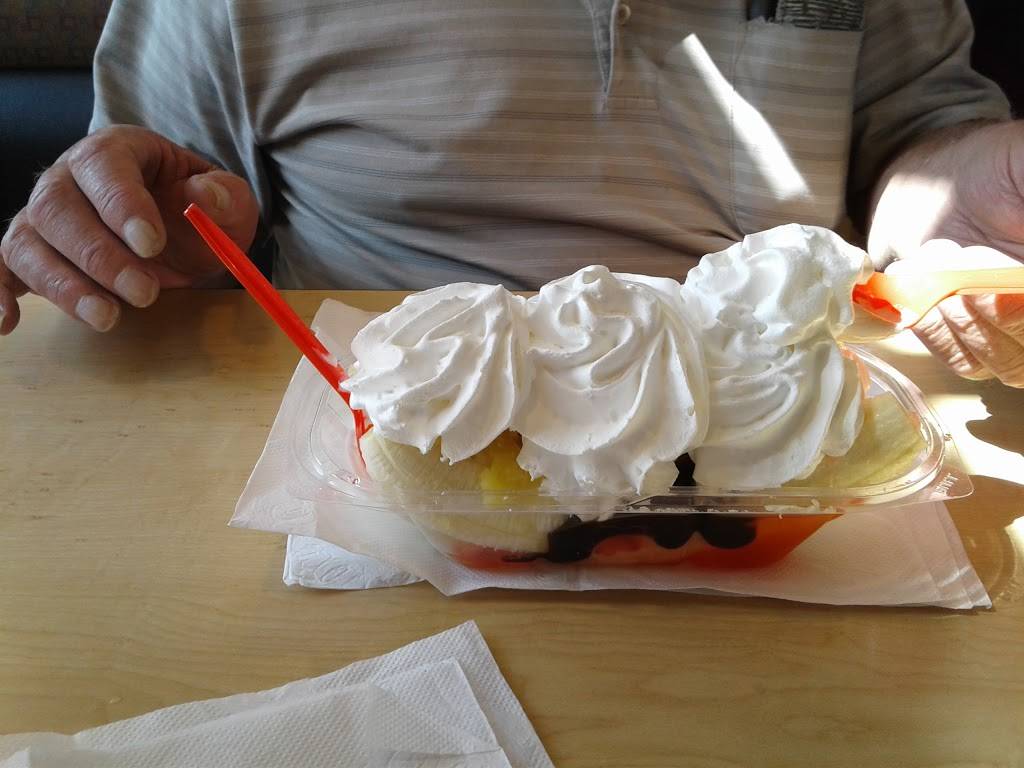 Dairy Queen Grill & Chill | restaurant | 1 Trafalgar Square, Trafalgar, IN 46181, USA | 3178784249 OR +1 317-878-4249