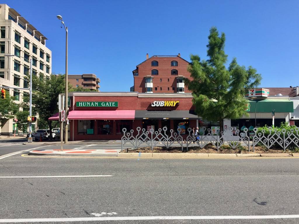 Subway Restaurants | restaurant | 4227 Fairfax Dr, Arlington, VA 22203, USA | 7038882100 OR +1 703-888-2100