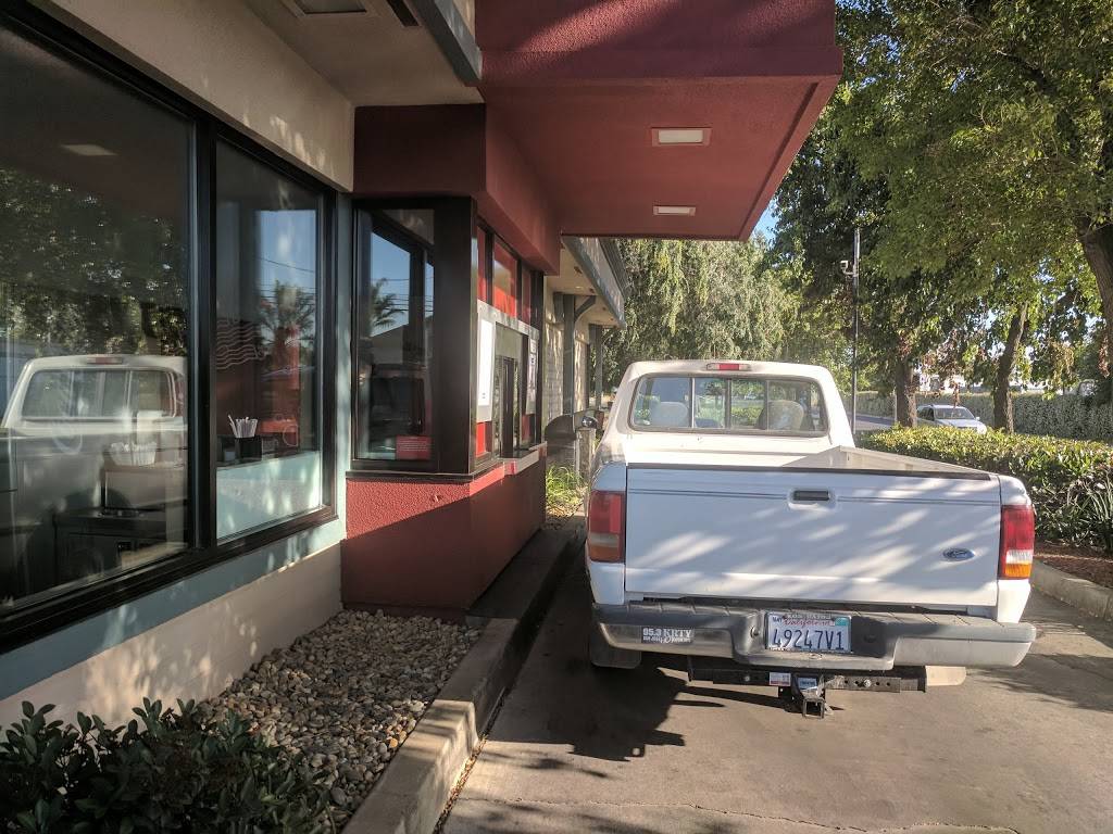 Jack in the Box | restaurant | 2100 E W El Monte Way, Dinuba, CA 93618, USA | 5595913505 OR +1 559-591-3505