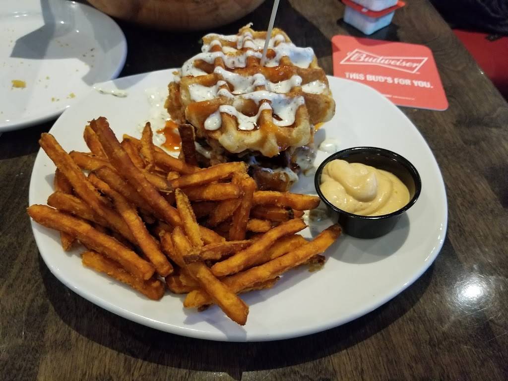 St. Louis Bar & Grill | restaurant | 515 Riddell Rd, Orangeville, ON L9W 5E3, Canada | 5199420505 OR +1 519-942-0505