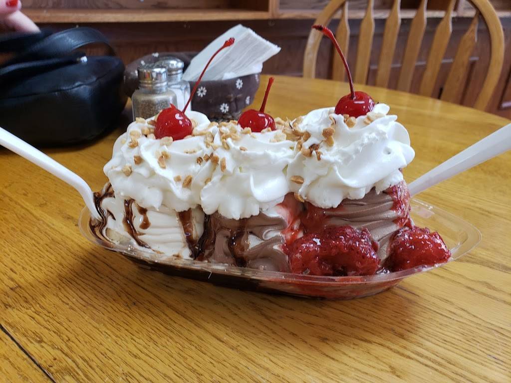 Village Ice Cream & Cafe | restaurant | 251 S Bridge St, Dimondale, MI 48821, USA | 5176468566 OR +1 517-646-8566
