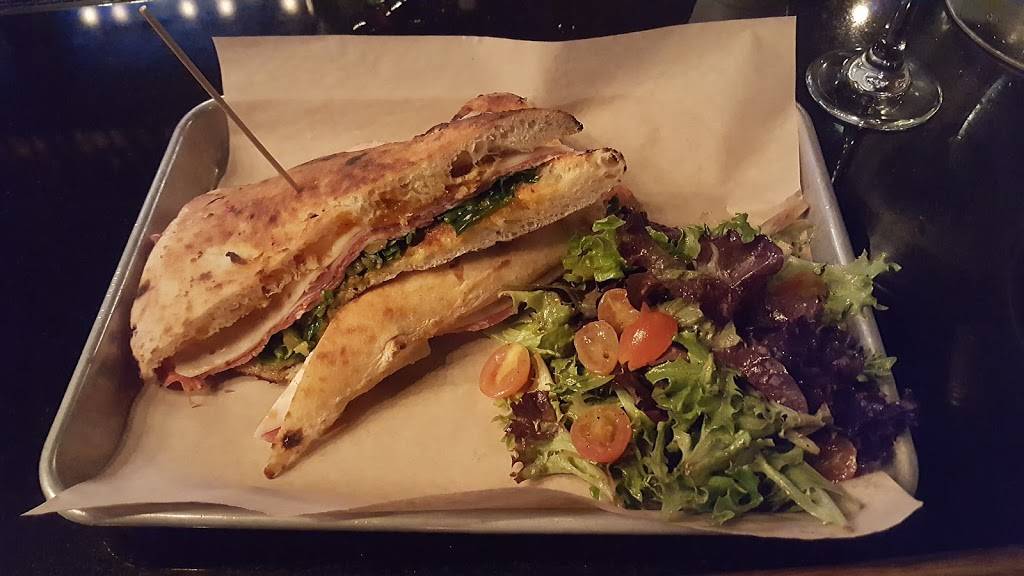 Bella Gusto Urban Pizzeria | restaurant | Warner Plaza, 1964 N Alma School Rd #1, Chandler, AZ 85224, USA | 4806964455 OR +1 480-696-4455