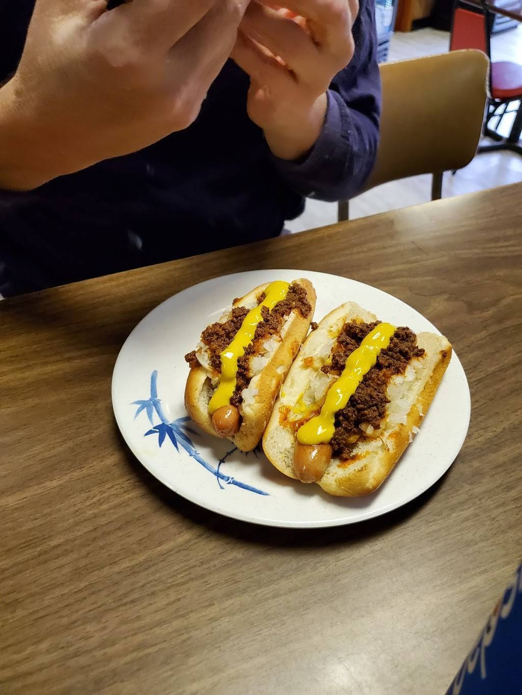 Hot Diggity Dogs BBQ | restaurant | Newtown Rd, Virginia Beach, VA 23462, USA | 7572306297 OR +1 757-230-6297