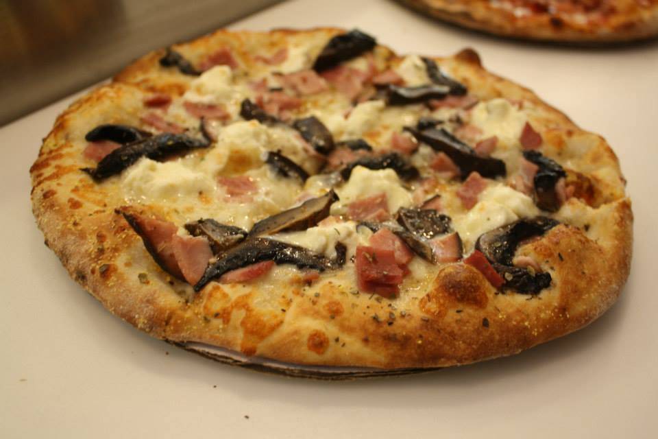 Ramuntos Brick Oven Pizza | restaurant | 71 Broad St, Claremont, NH 03743, USA | 6035429100 OR +1 603-542-9100